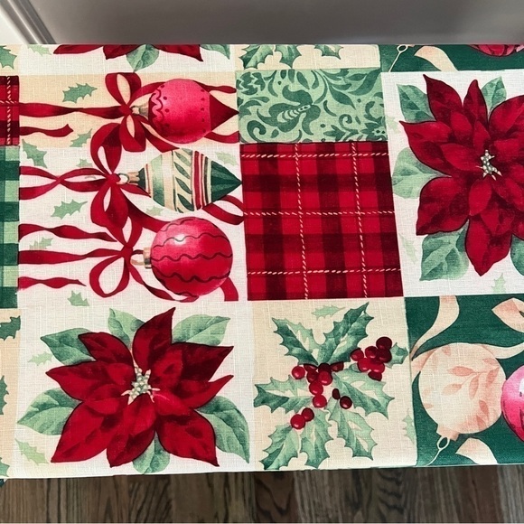 Christmas/Holiday Rectangular Tablecloth Country Patchwork Holly Poinsettia Tree - Picture 13 of 13